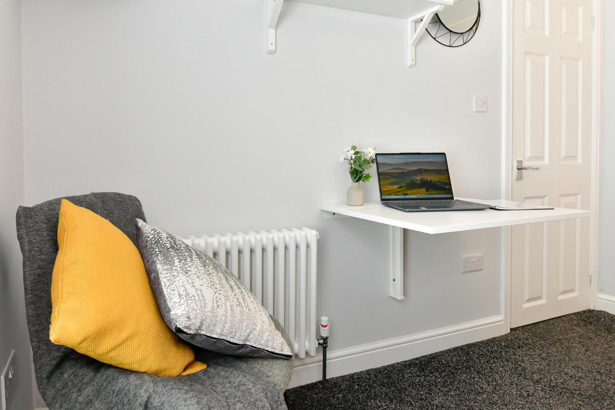 סוואנסי Free Parking - Heart Of The City - Superb Townhouse & Garden - Peaceful Area But Only 5Min Walk To Beach, Shops, Bars, Arena, Marina, Parks מראה חיצוני תמונה