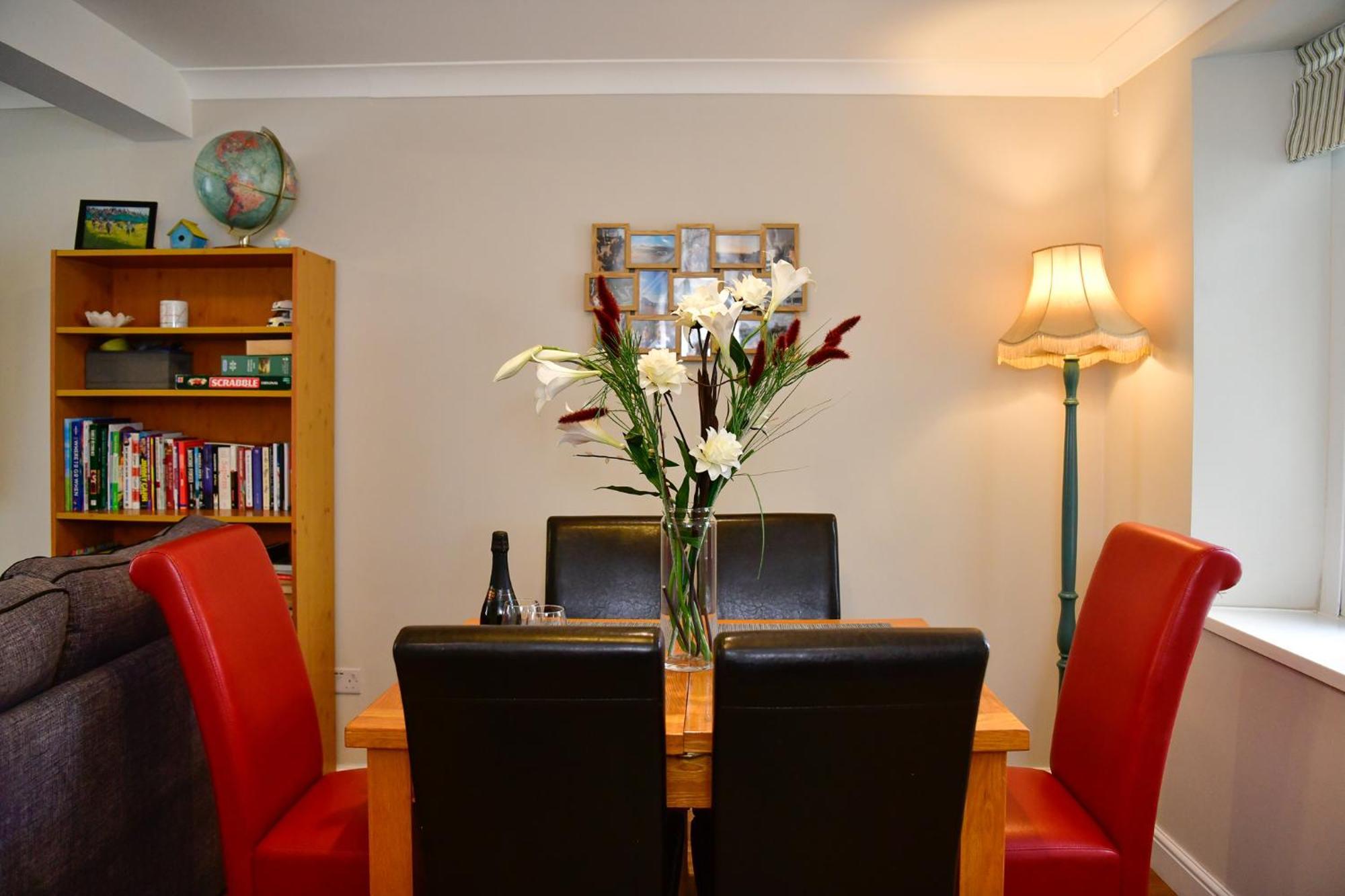 סוואנסי Free Parking - Heart Of The City - Superb Townhouse & Garden - Peaceful Area But Only 5Min Walk To Beach, Shops, Bars, Arena, Marina, Parks מראה חיצוני תמונה