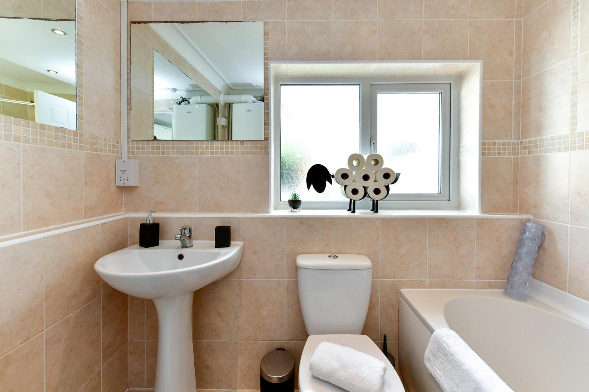 סוואנסי Free Parking - Heart Of The City - Superb Townhouse & Garden - Peaceful Area But Only 5Min Walk To Beach, Shops, Bars, Arena, Marina, Parks מראה חיצוני תמונה