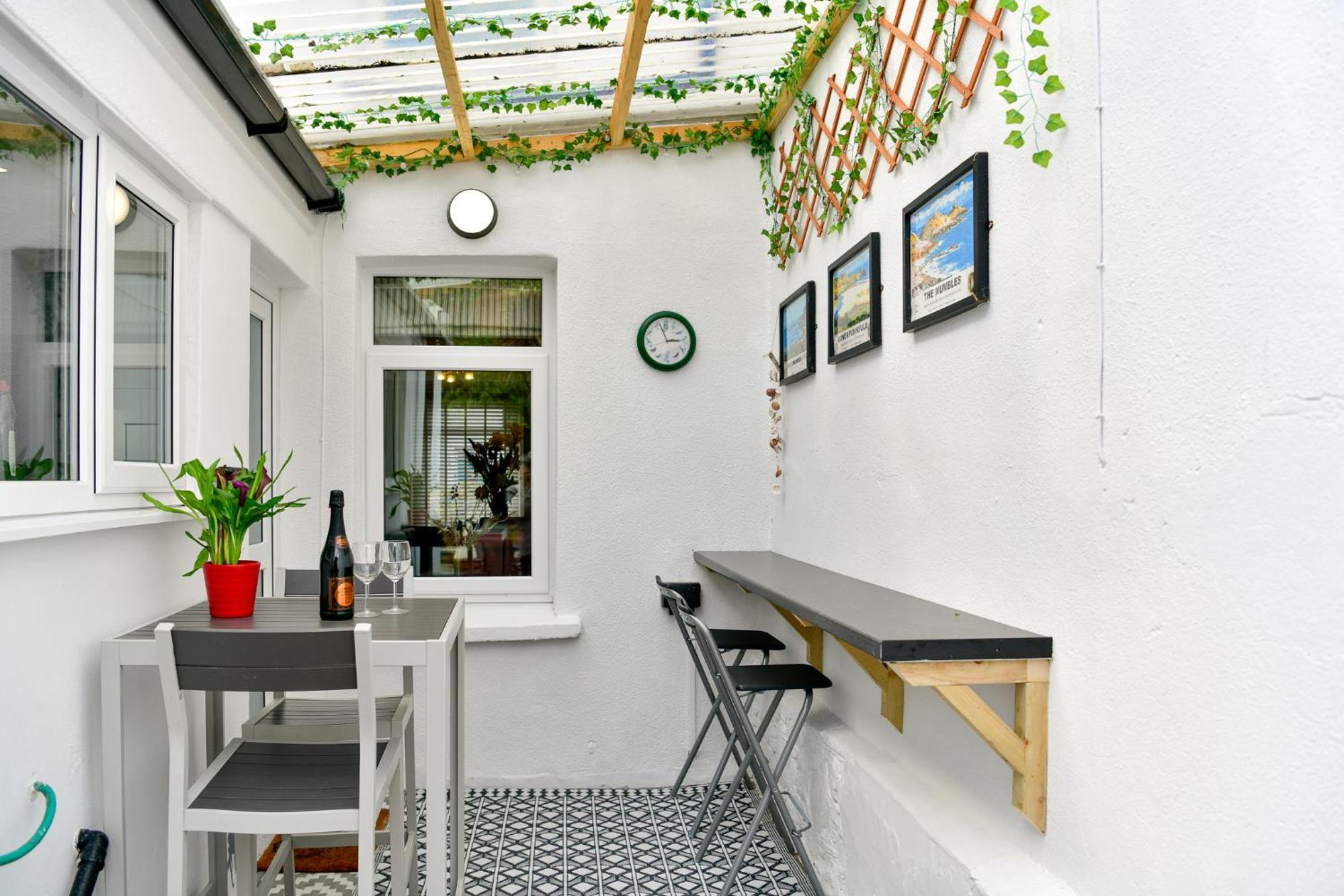 סוואנסי Free Parking - Heart Of The City - Superb Townhouse & Garden - Peaceful Area But Only 5Min Walk To Beach, Shops, Bars, Arena, Marina, Parks מראה חיצוני תמונה