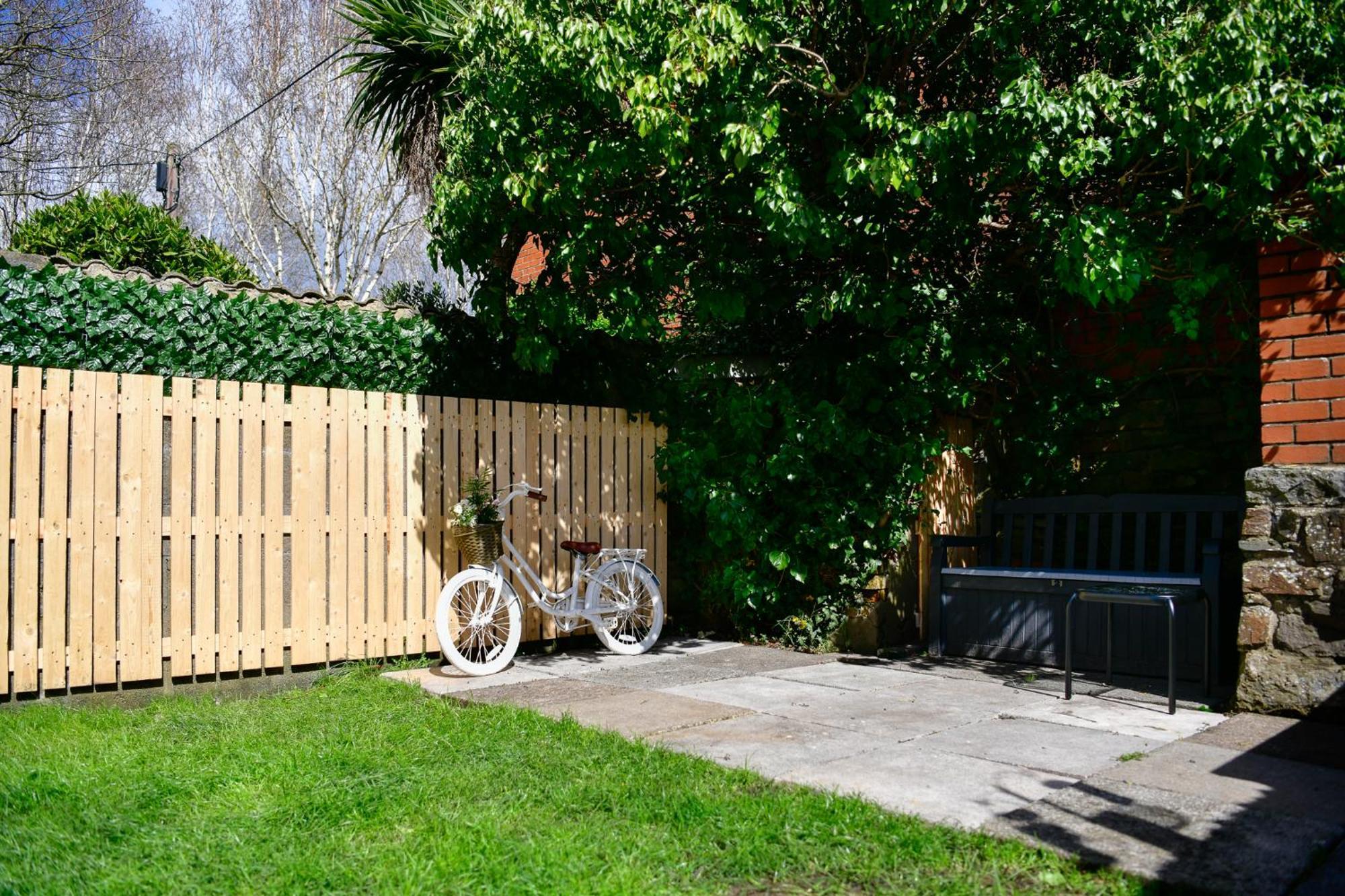 סוואנסי Free Parking - Heart Of The City - Superb Townhouse & Garden - Peaceful Area But Only 5Min Walk To Beach, Shops, Bars, Arena, Marina, Parks מראה חיצוני תמונה